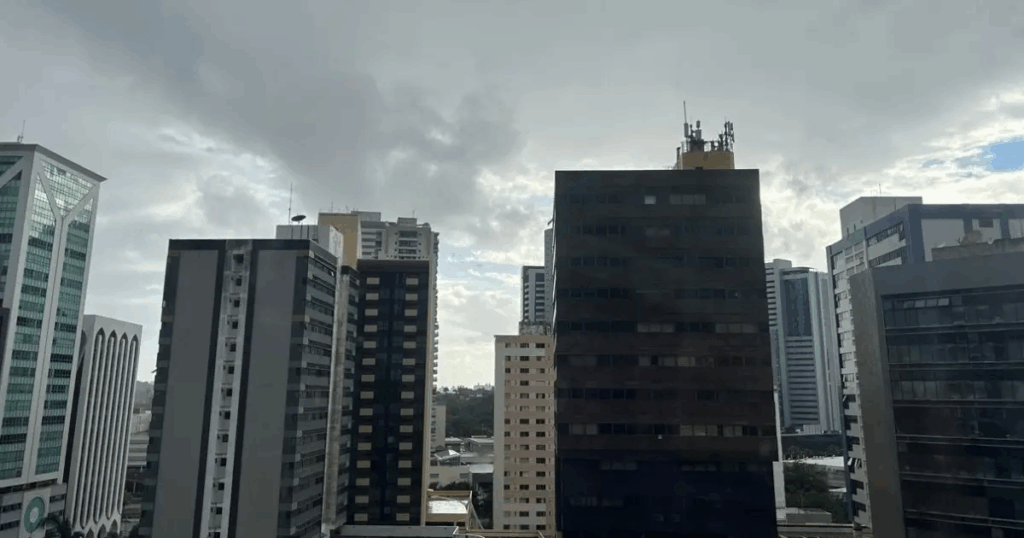 Fim de semana em Salvador deve ter céu nublado e possibilidade de chuva; veja previsão