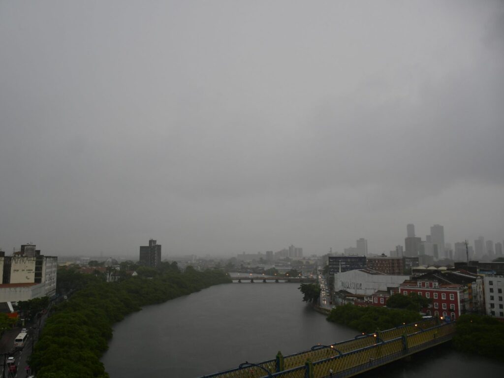 Chuvas: Apac emite alerta de estado de observação para o Grande Recife e o Litoral