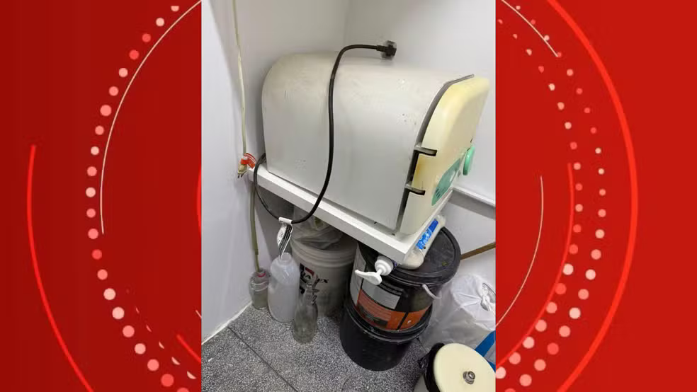 Equipamentos odontológicos misturados com restos de comida: clínica é interditada em Maceió