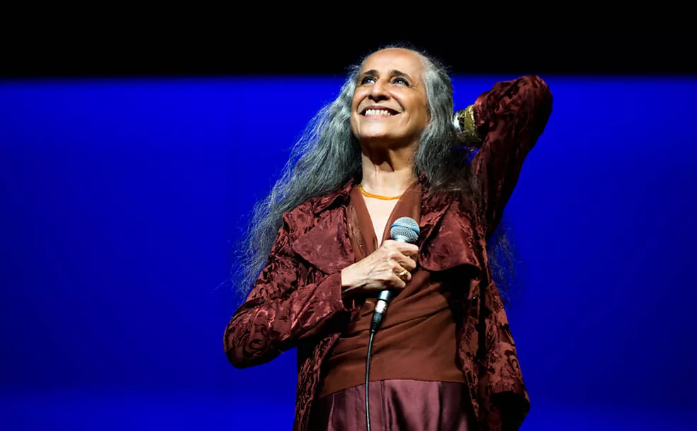 Ingressos para show de Maria Bethânia em Salvador esgotam após 1h30 de vendas; valor chegava a R$ 560